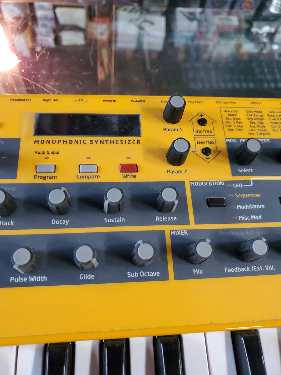 Dave Smith Instruments Mopho | Vintage Synth Explorer