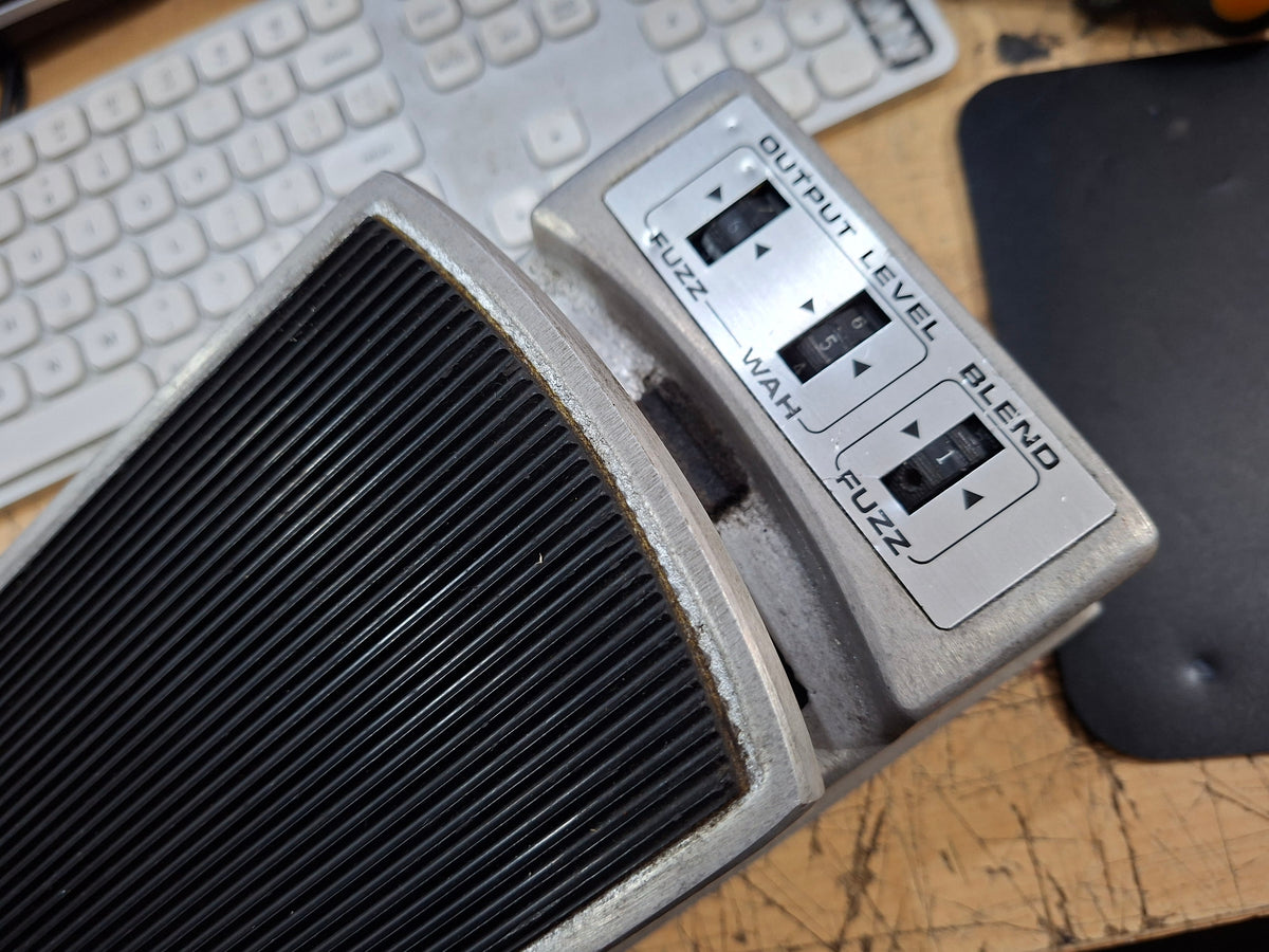 fuzz wah pedal Fender Set und Größe:4 x 50 Liter (IP67) Tour zur Wimbachgrieshütte – dark logos and is Flex
