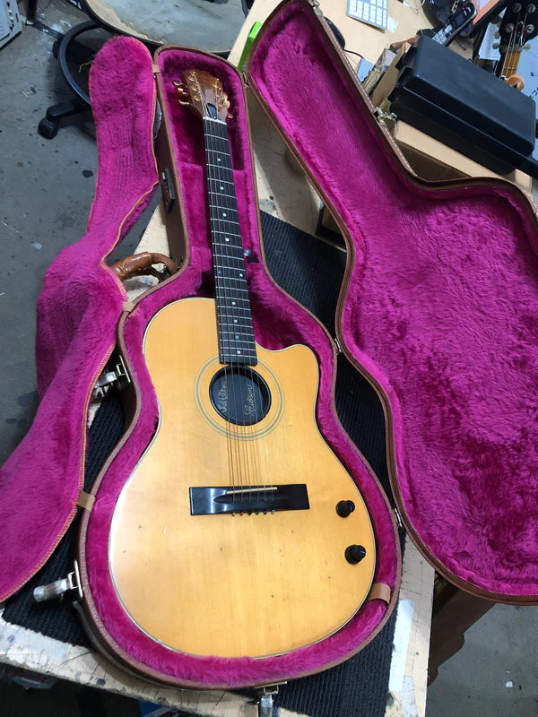 ギター Gibson SST Chet Atkins Model 960px-Gibson_Chet_Atkins_SST.jpg