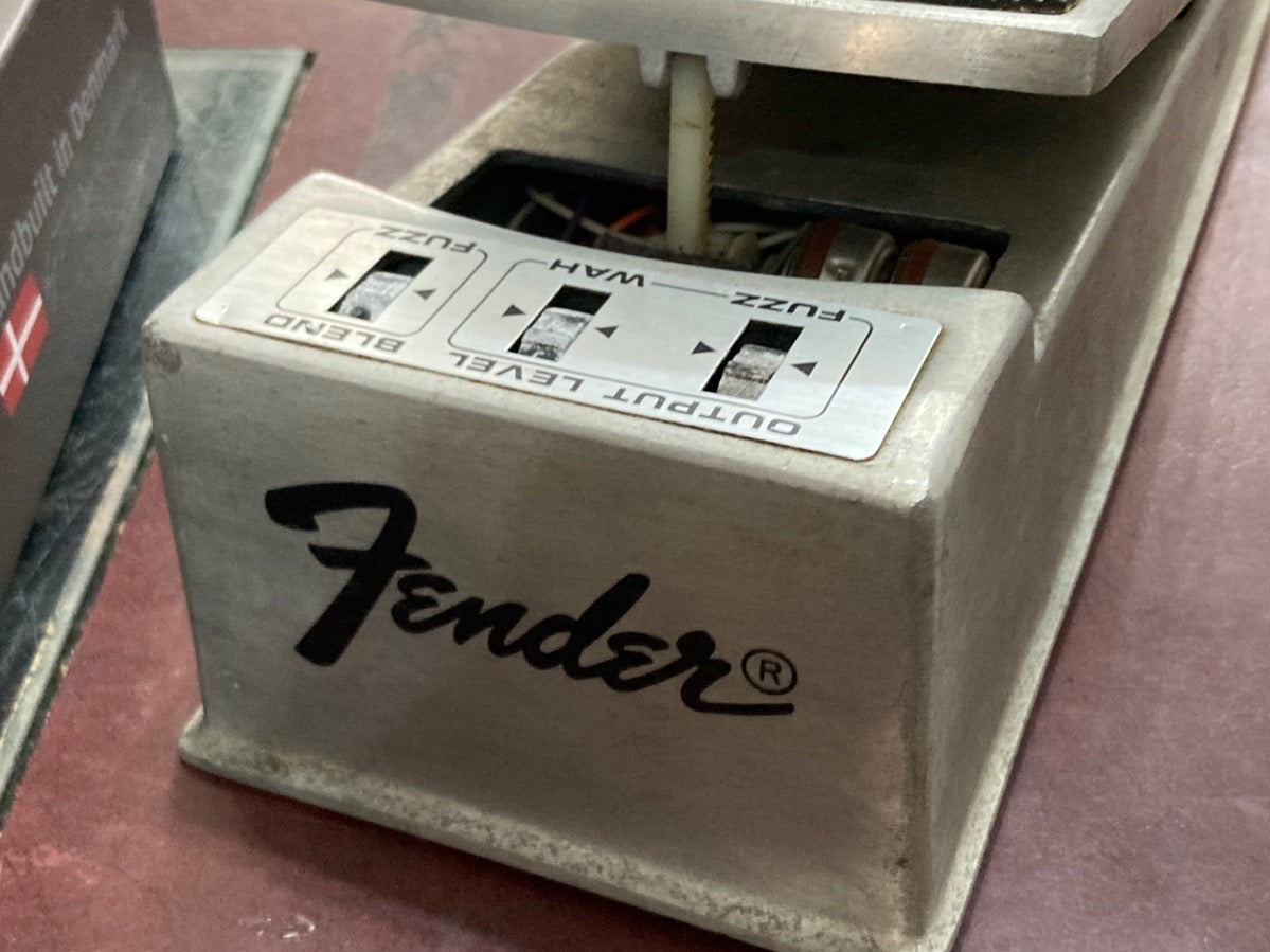 fender fuzz wah フェンダー　ファズ　ワウ　ビンテージ フェンダー(FENDER)|激レアFUZZ WAH PEDAL|HARDOFFオフモール