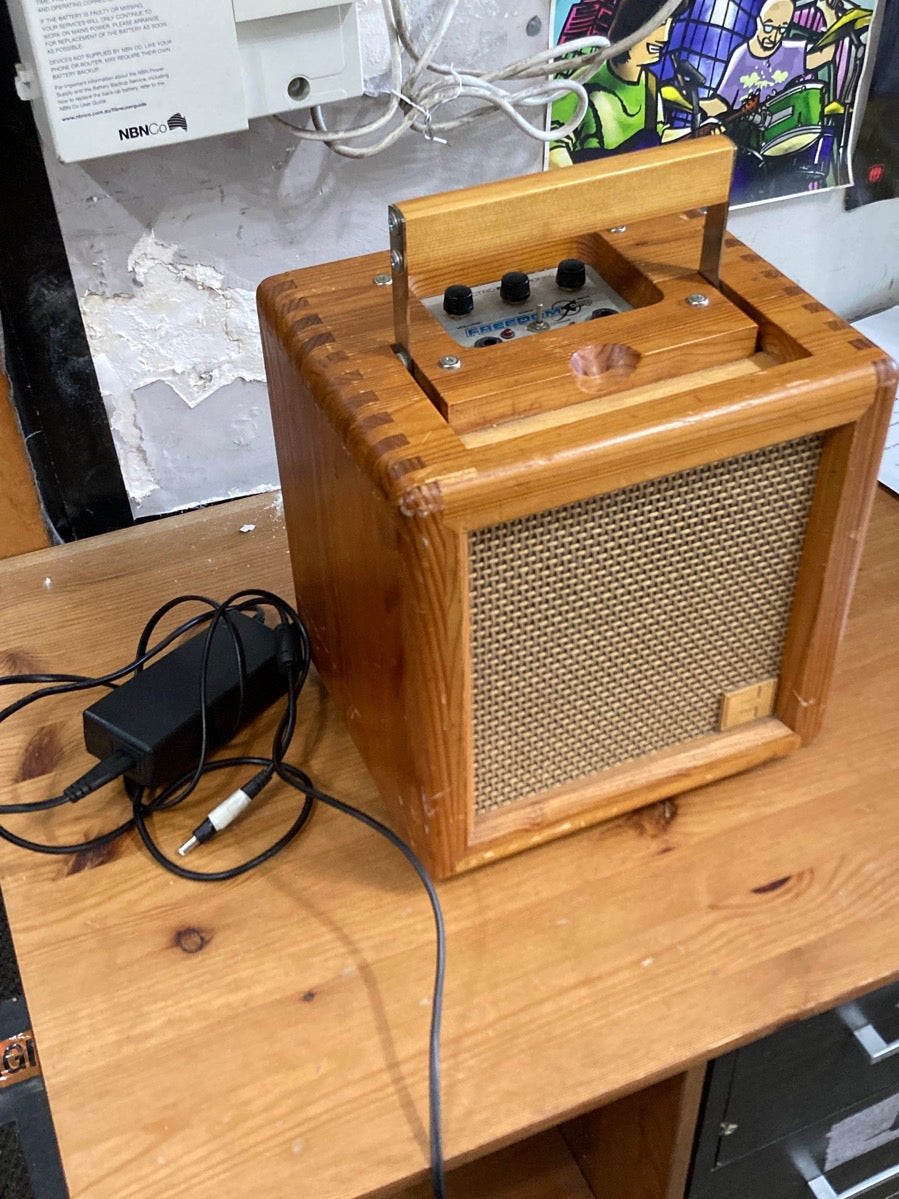 ElectroHarmonix Freedom Amp