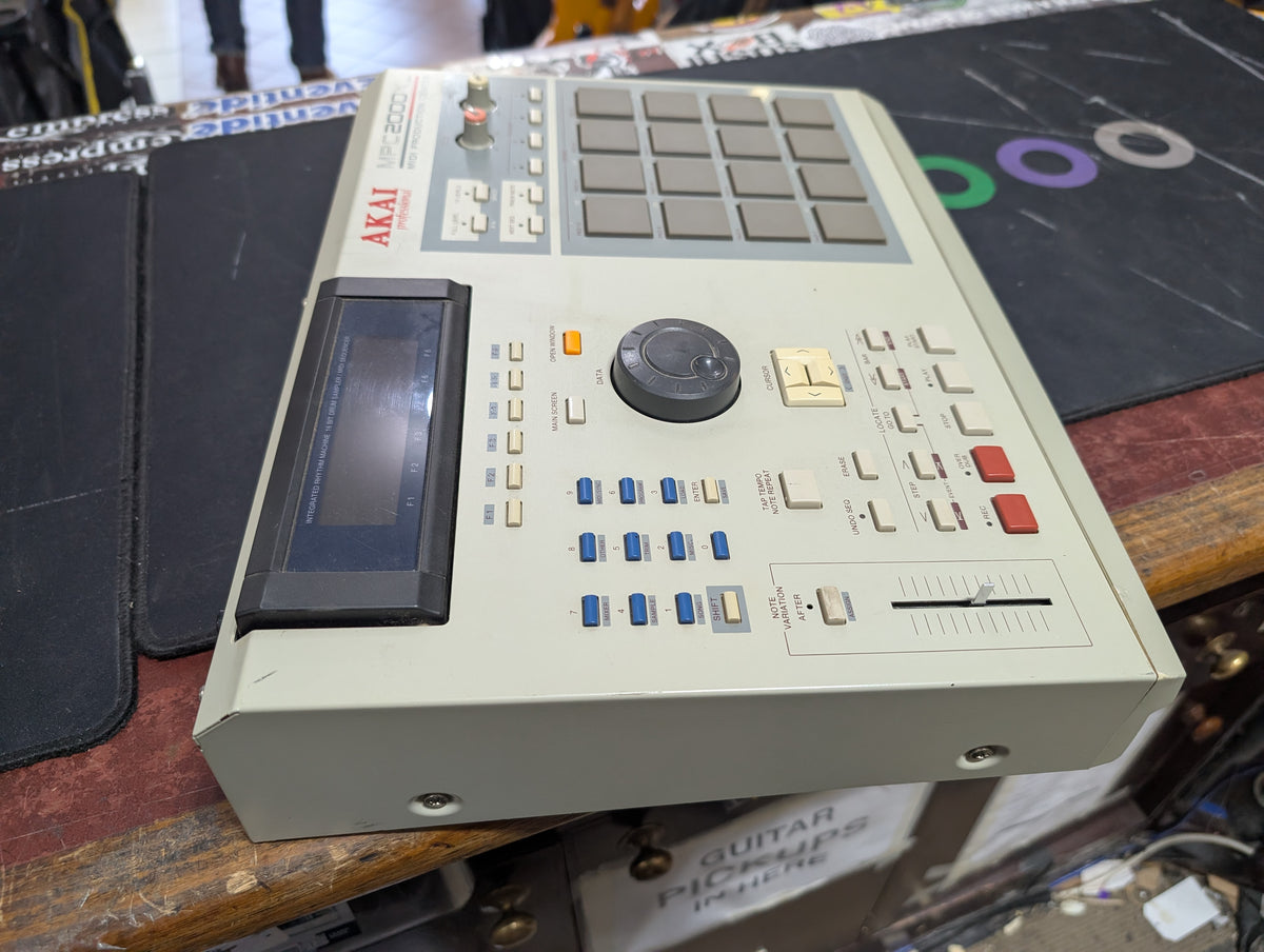 AKAI - MPC2000XL – musicswopshop
