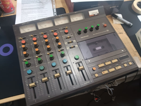 Tascam - 244 Portastudio
