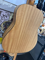 Maton - M225