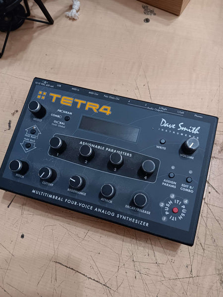 Dave Smith Instruments - Tetra 4