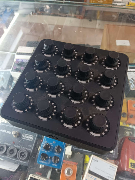 DJ Tech Tools - Midi Fighter Twister