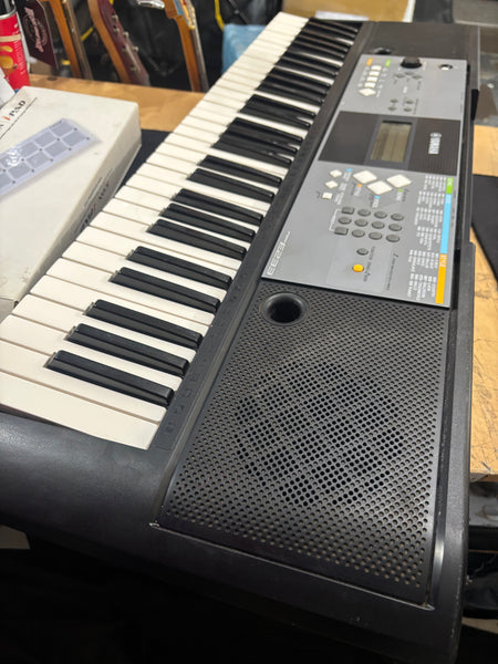 YAMAHA - PSR-E233 Keyboard