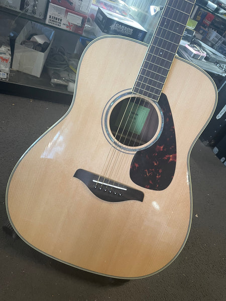 Yamaha   - FG830