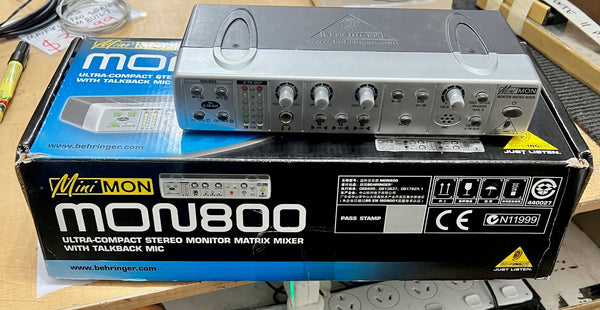 Behringer - Mon 800