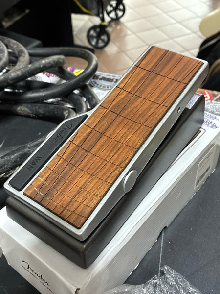 fender tread-light wah pedal Fender