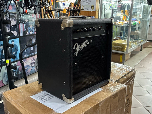 Fender - Frontman 15B