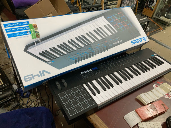 Alesis - Vi49