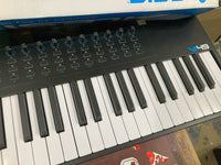 Alesis - Vi49