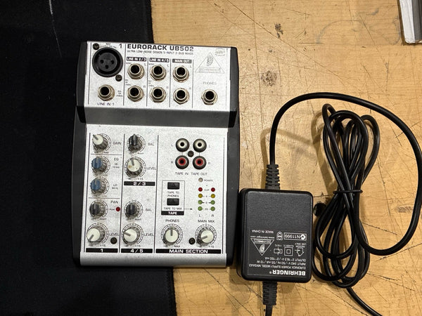 Behringer Eurorack UB802 mixeur de studio compact | Bax Music Behringer Eurorack UB802 mixeur de studio compact | Bax Music