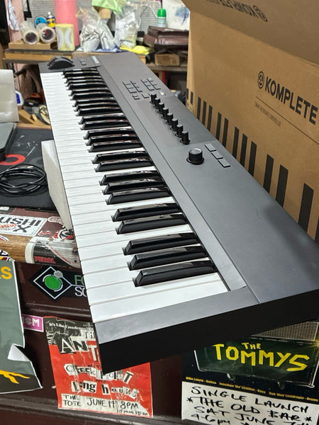 Native Instruments - Komplete Kontrol A61 – musicswopshop
