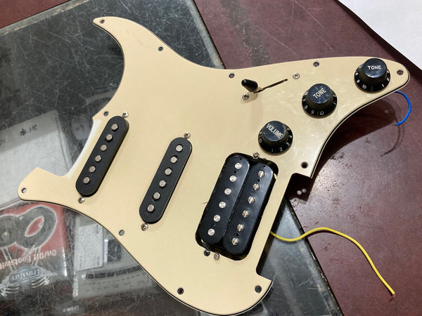 Unbranded - Loaded Strat Pickguard