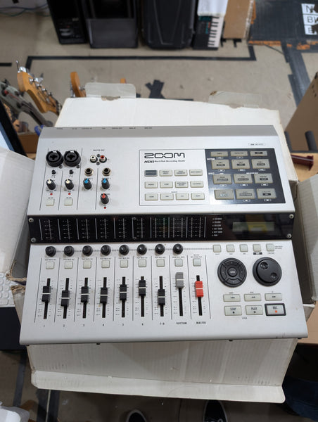ZOOM - HD8 Hard Disk Recording Studio