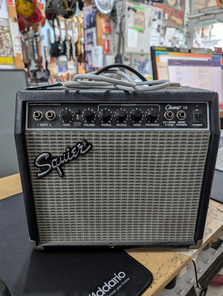 Squier  - Champ 15 Amp