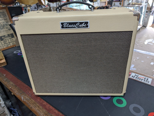 Roland - Blues Cube Stage
