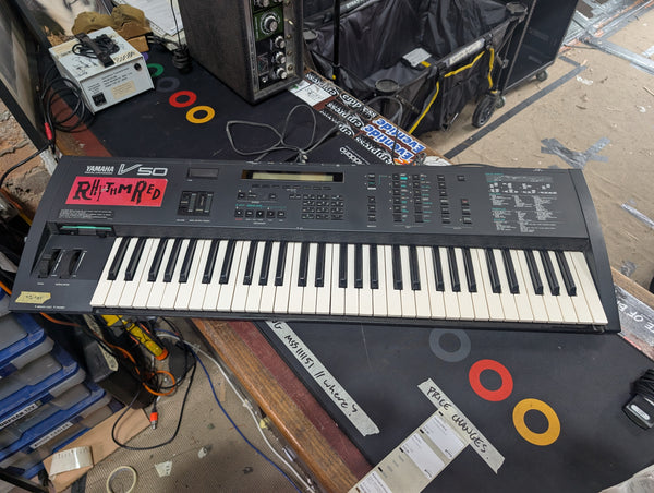 Yamaha - V50 Digital Synthesizer