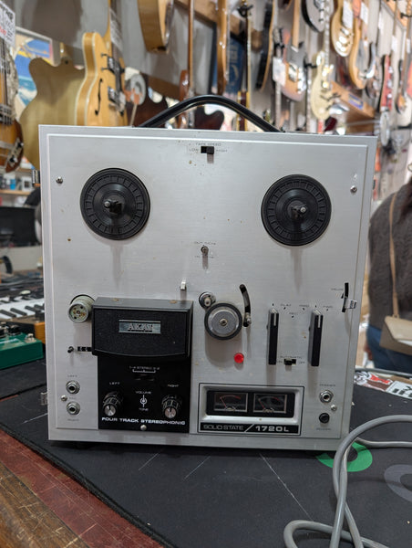 AKAI - 1720L