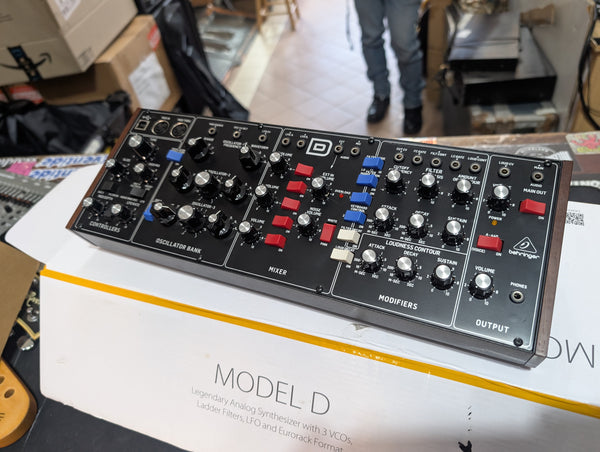 Behringer - Model D