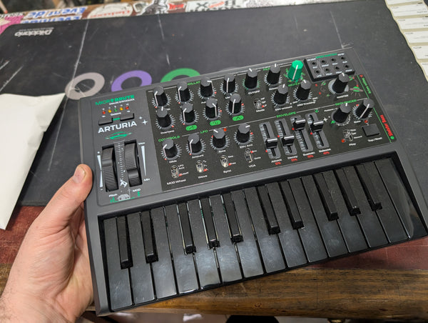 Arturia - MicroBrute UFO Edition